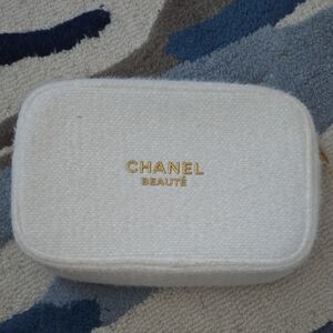 CHANEL Beauté Cream Pouch with Gold Logo
